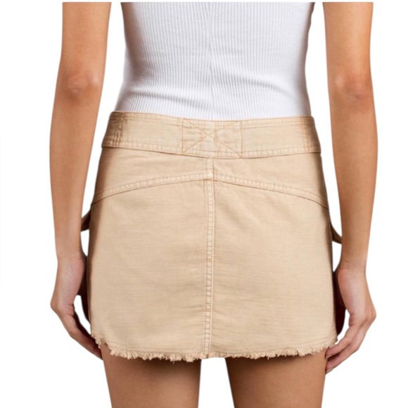 Free People Hang On Tight Belted Utility Mini Skirt in Sand Size 6 NWOT - Picture 2 of 14